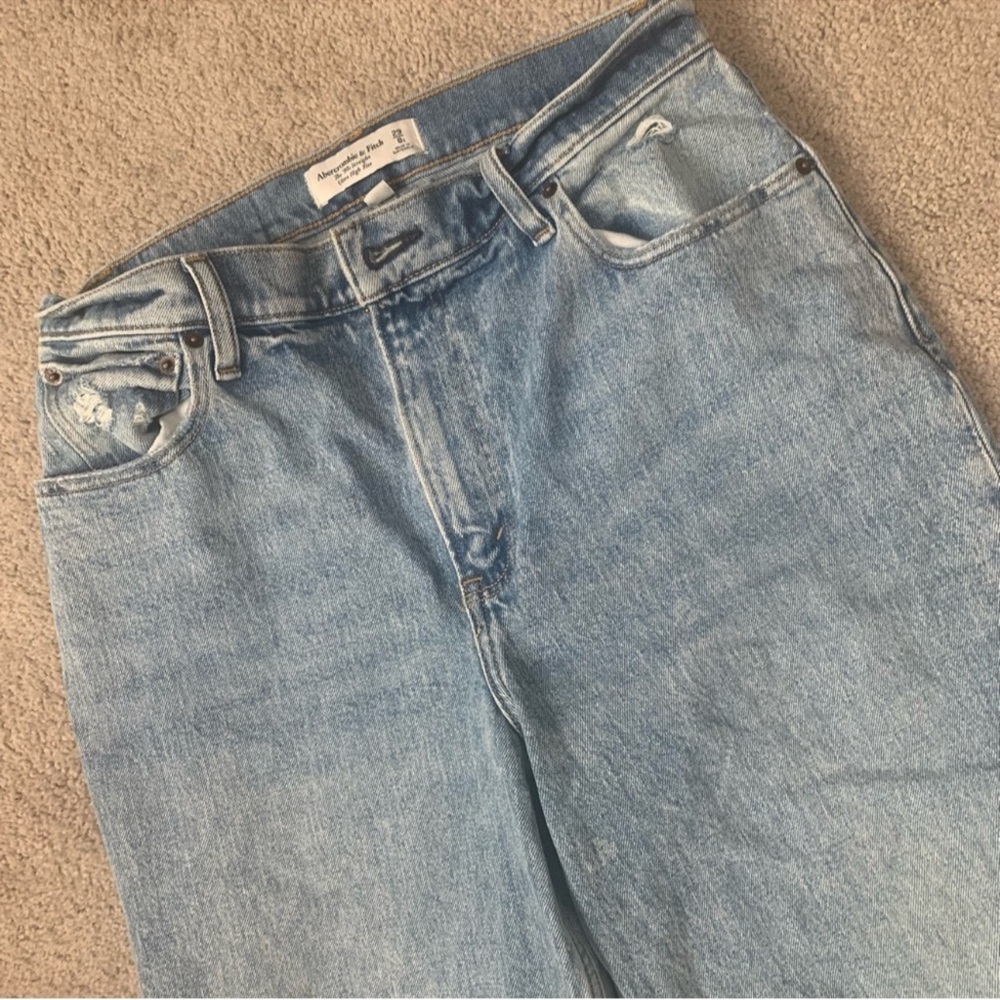 Abercrombie & Fitch Curve Love Ultra High Rise 90s Distressed Jean size 8S/29S - Picture 8 of 12